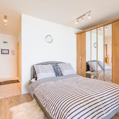 Luxueuze vakantiestudio met zeezicht en terras in Oostende Buitenkant foto