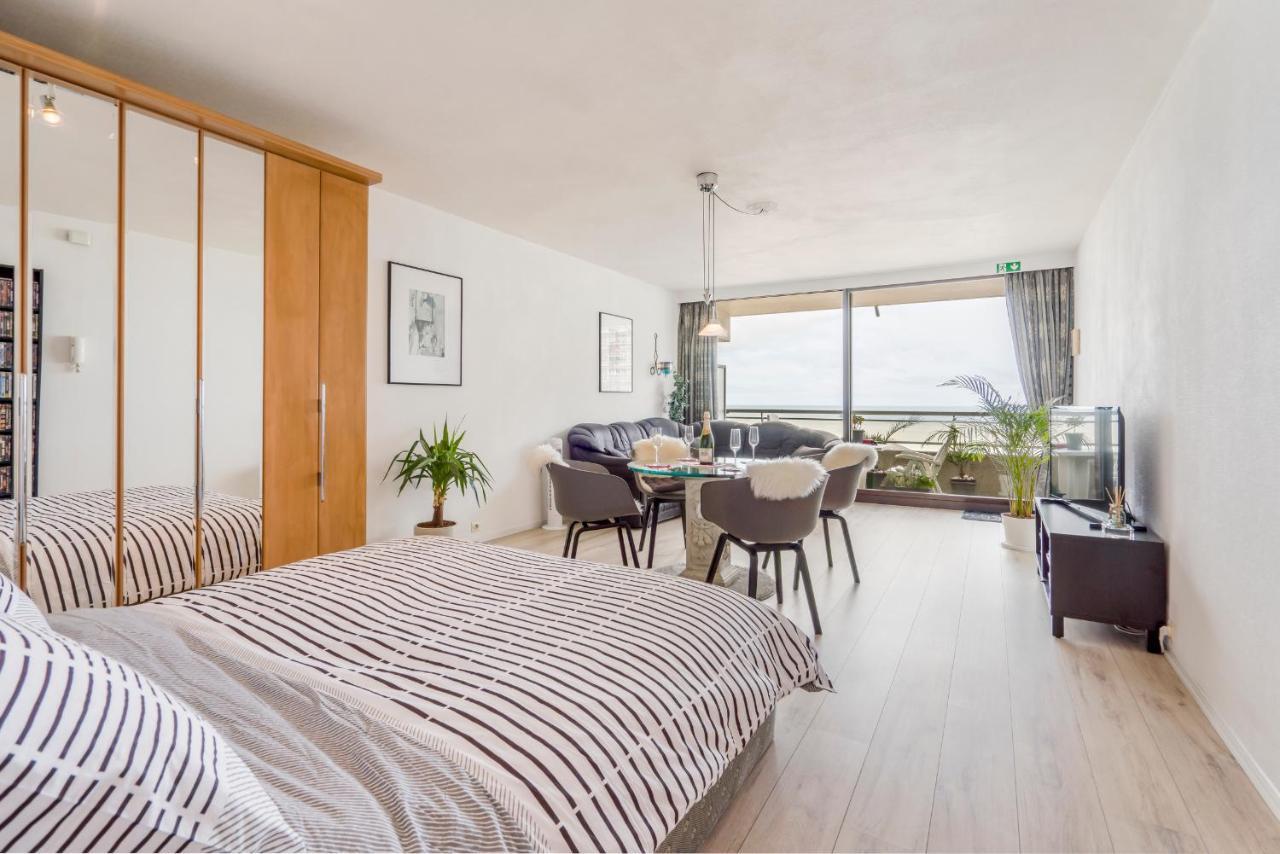 Luxueuze vakantiestudio met zeezicht en terras in Oostende Buitenkant foto